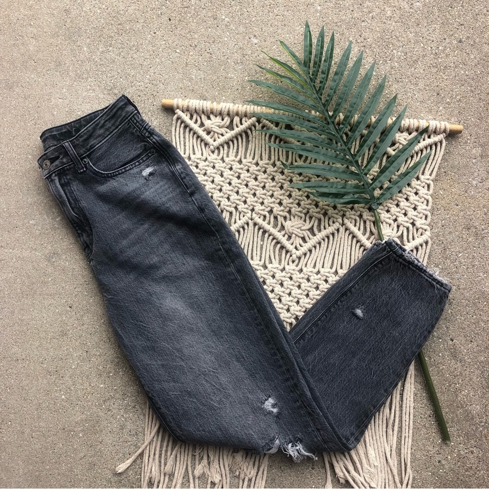 American Eagle Distressed Highest Rise Mom Jeans Size 2
